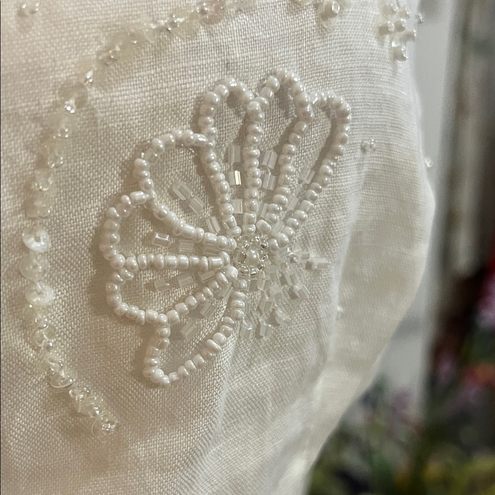 Floral Embroidered Button-Down Blouse (R) - Picture 4 of 8